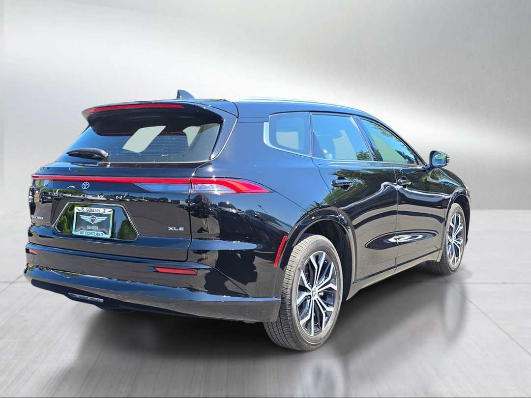 2025 Toyota Crown Signia XLE - Image 3