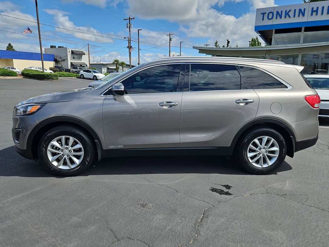 2017 Kia Sorento LX - Image 3