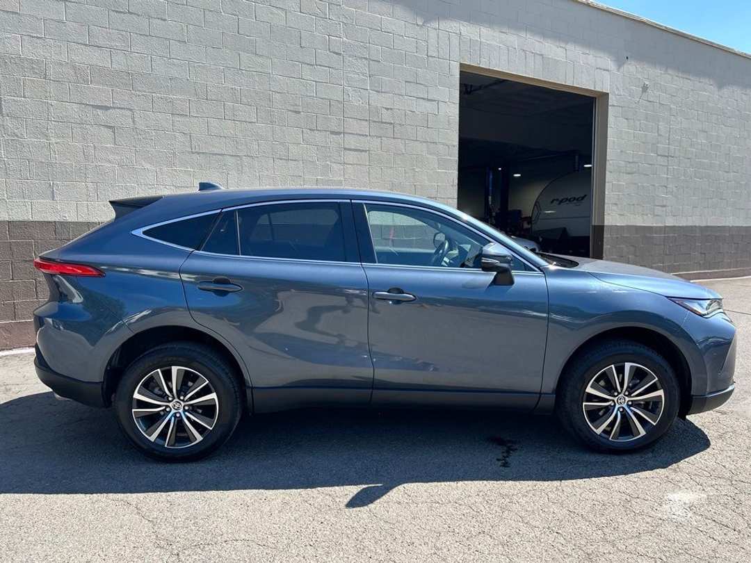 2024 Toyota Venza LE - Image 3