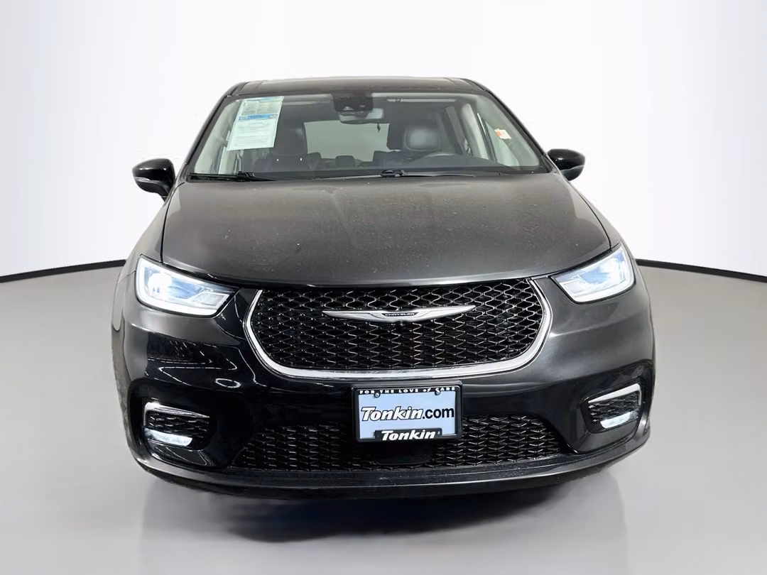 2023 Chrysler Pacifica Hybrid Touring L - Image 2