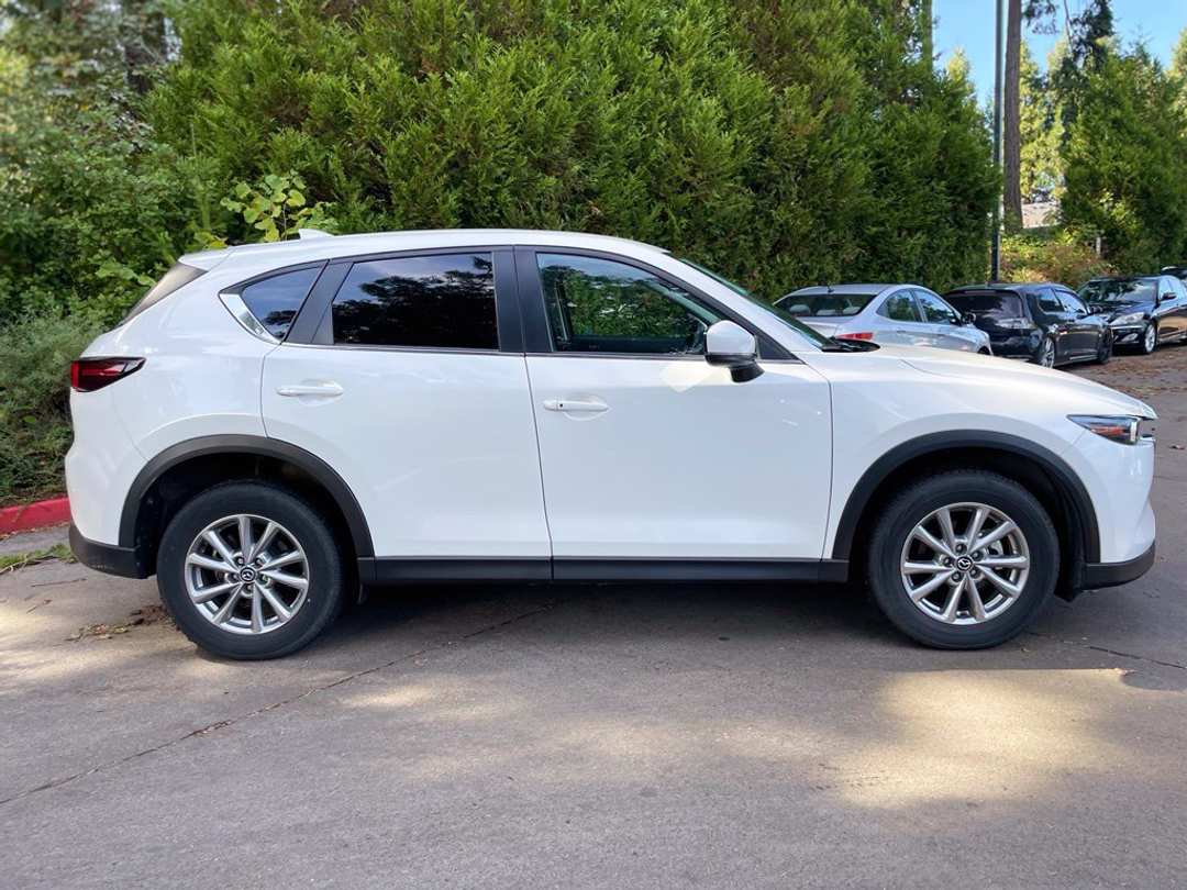 2023 MAZDA CX-5 2.5 S Preferred Package - Image 3