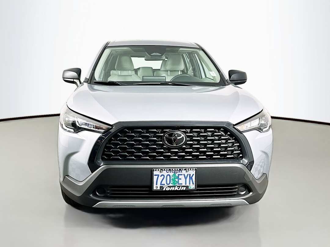 2025 Toyota Corolla Cross L - Image 3