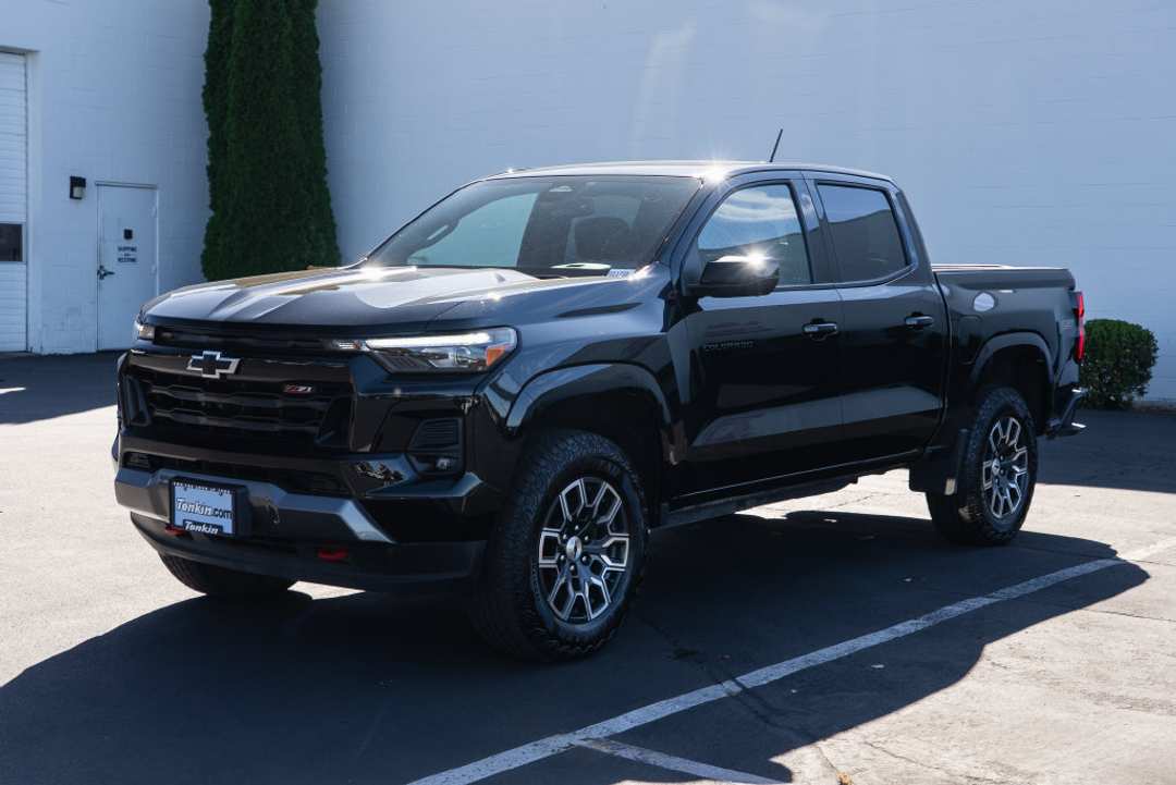 2024 Chevrolet Colorado Z71 - Image 3