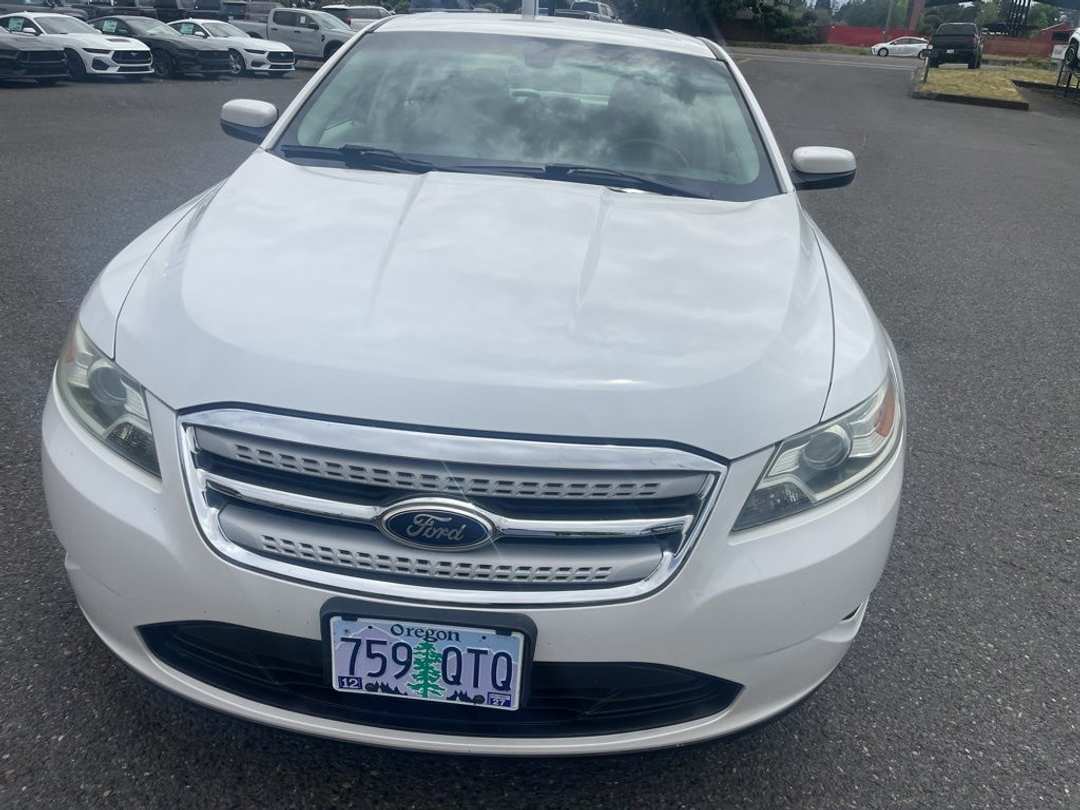 2011 Ford Taurus SEL - Image 2