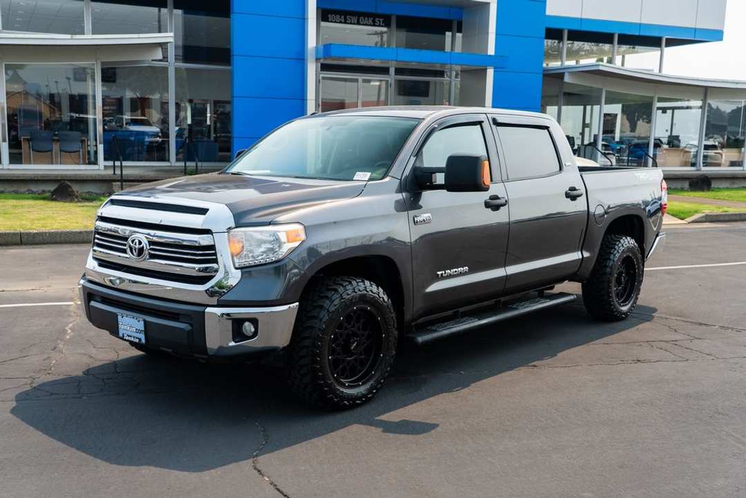 2016 Toyota Tundra SR5 - Image 2