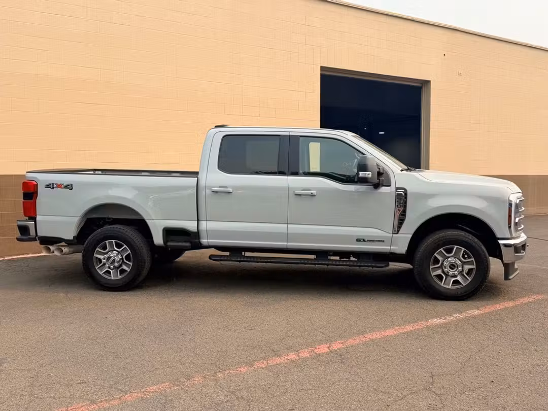 2025 Ford F-350Sd Lariat - Image 3