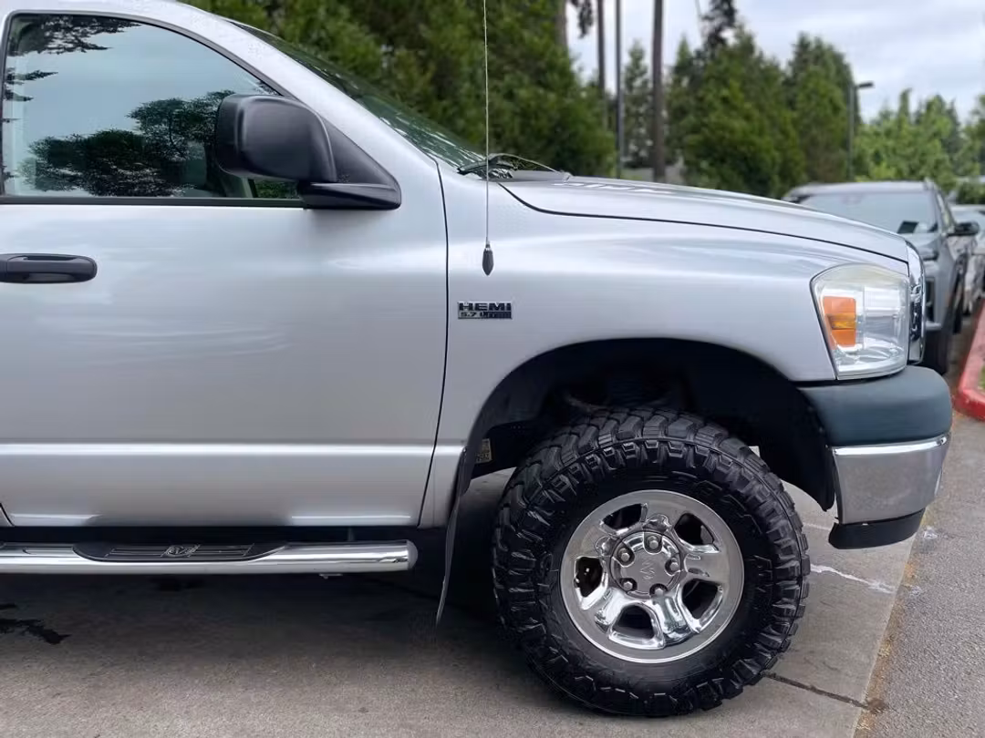 2008 Dodge Ram 1500 ST - Image 2