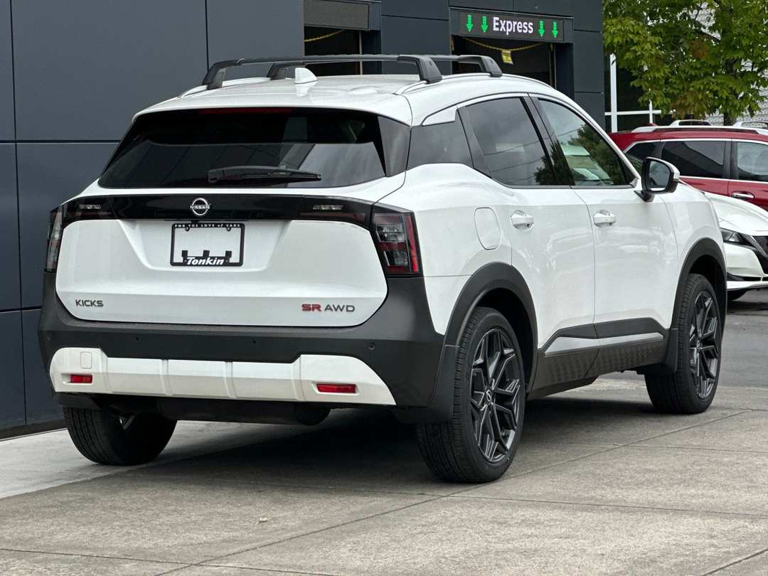 2025 Nissan Kicks SR - Image 3