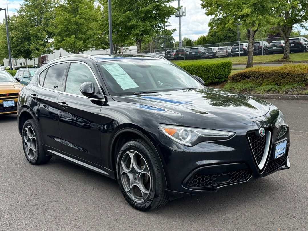2018 Alfa Romeo Stelvio Base - Image 2