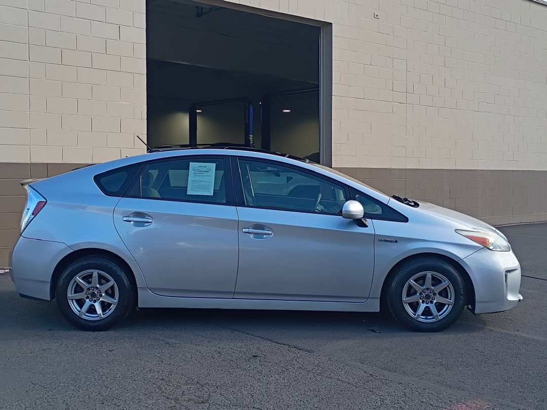 2013 Toyota Prius Three - Image 3