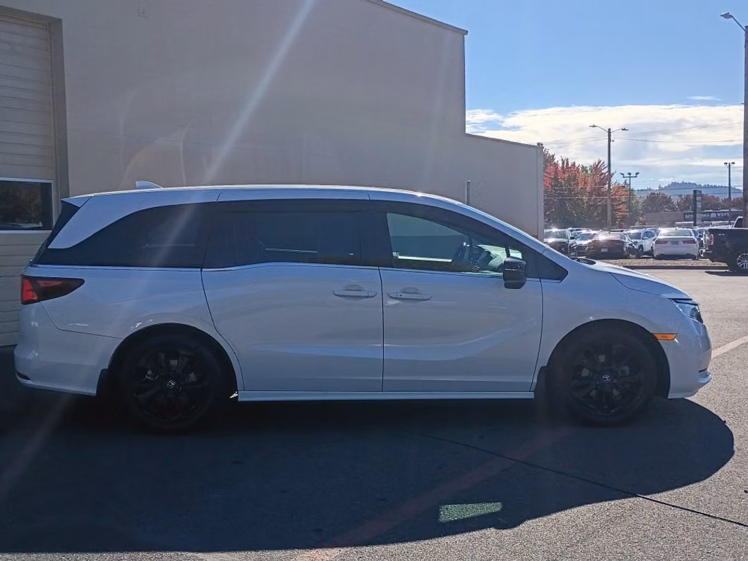 2023 Honda Odyssey Sport - Image 3