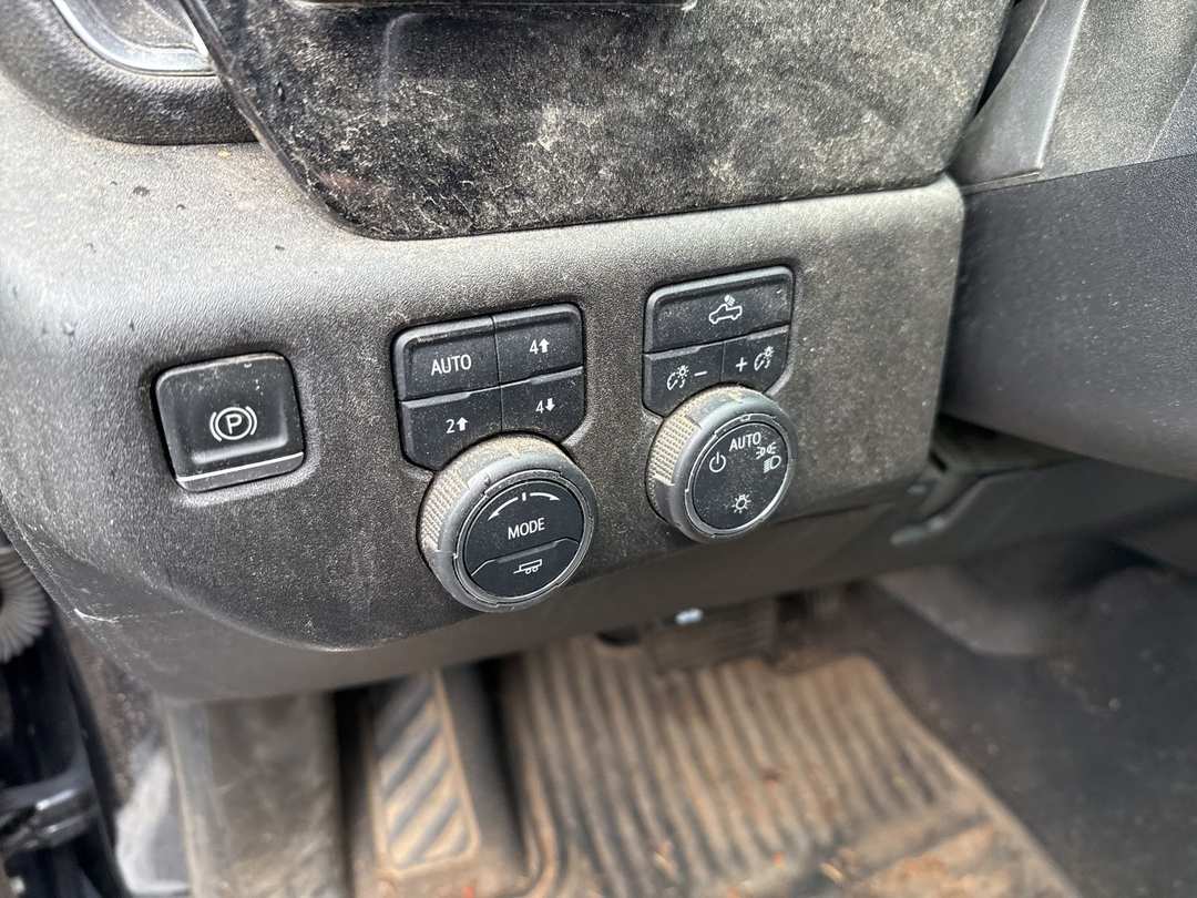 2022 Chevrolet Silverado 1500 LT - Image 3