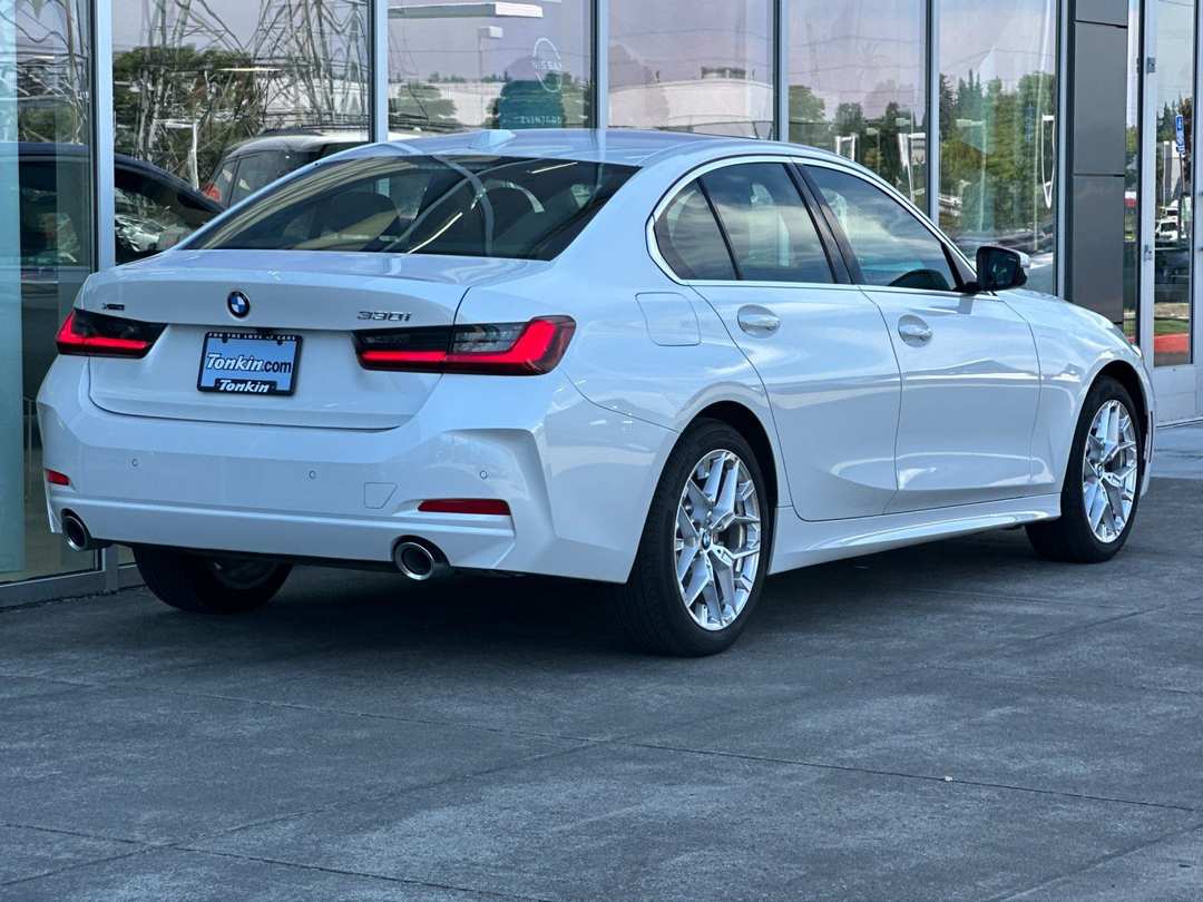 2025 BMW 3 Series 330i xDrive - Image 3