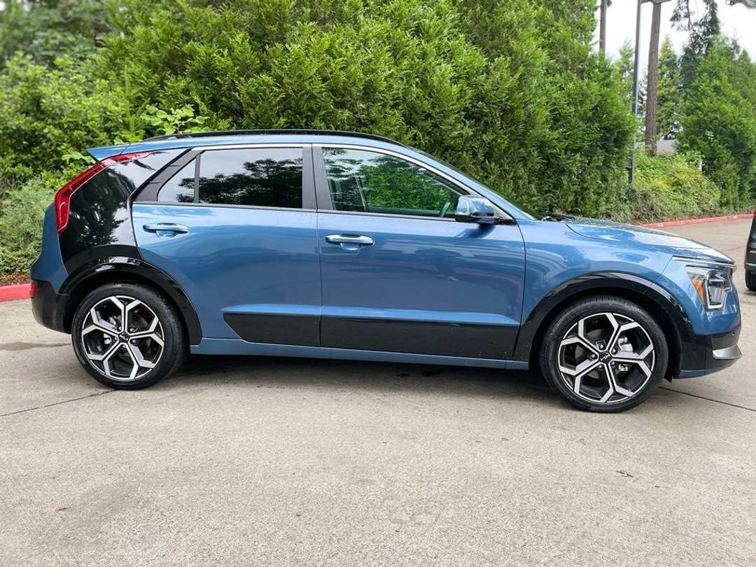 2024 Kia Niro Plug-In Hybrid SX - Image 3