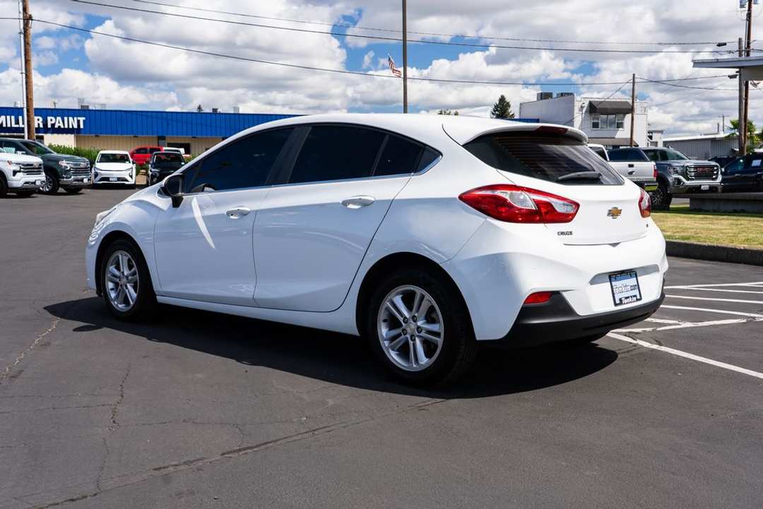 2018 Chevrolet Cruze LT - Image 3