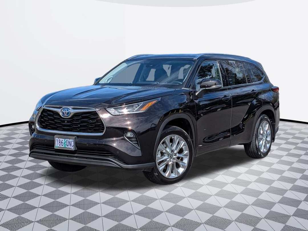 2022 Toyota Highlander Hybrid Limited - Image 2