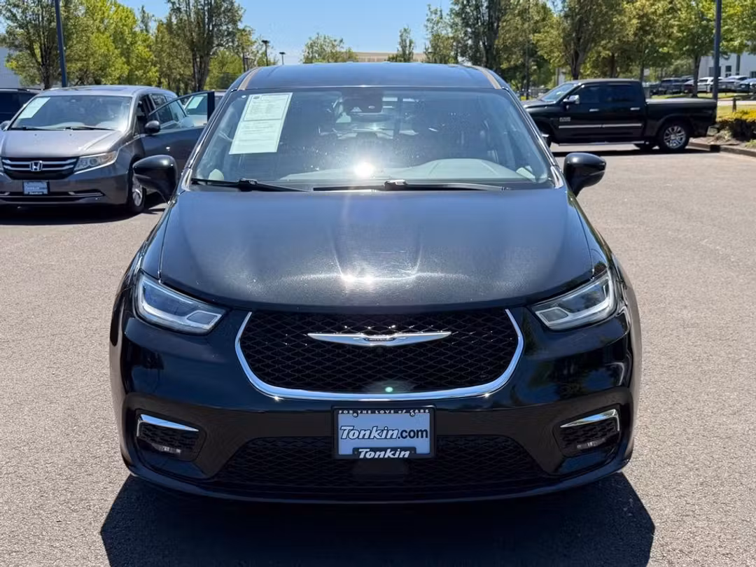 2023 Chrysler Pacifica Hybrid Touring L - Image 3
