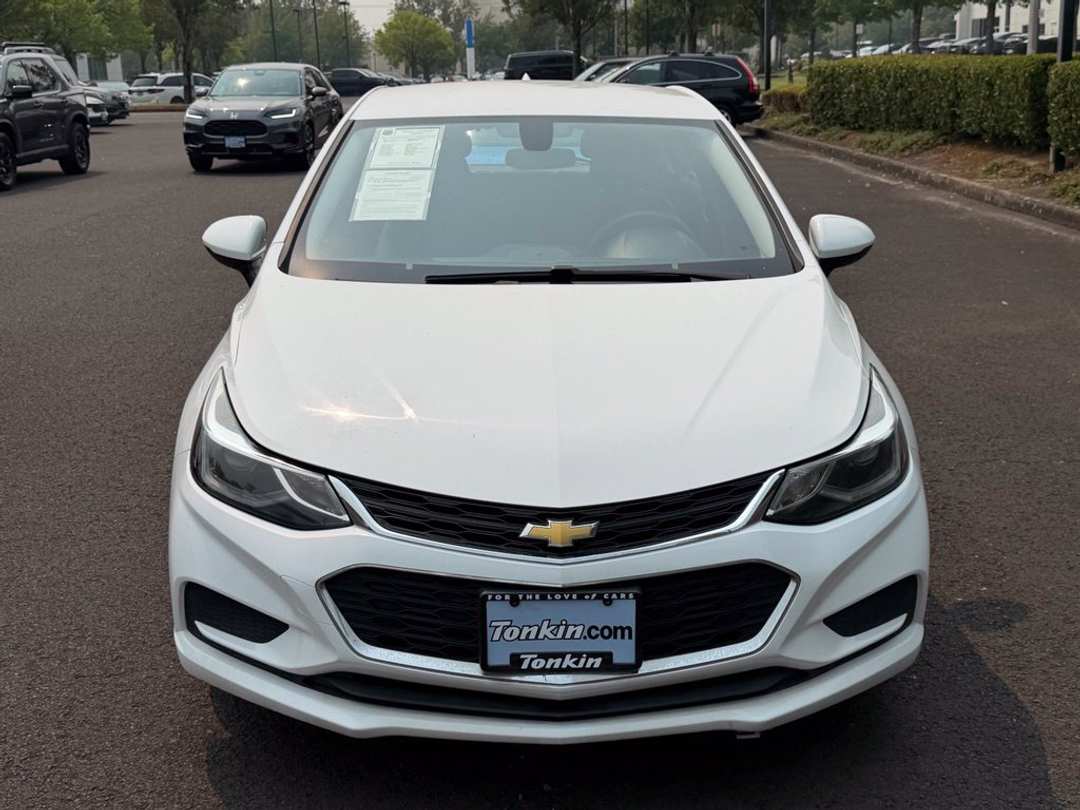 2017 Chevrolet Cruze LT - Image 3
