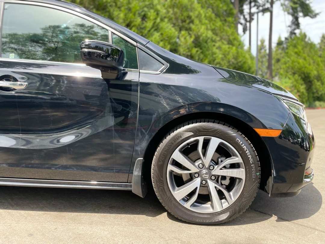 2021 Honda Odyssey Touring - Image 2