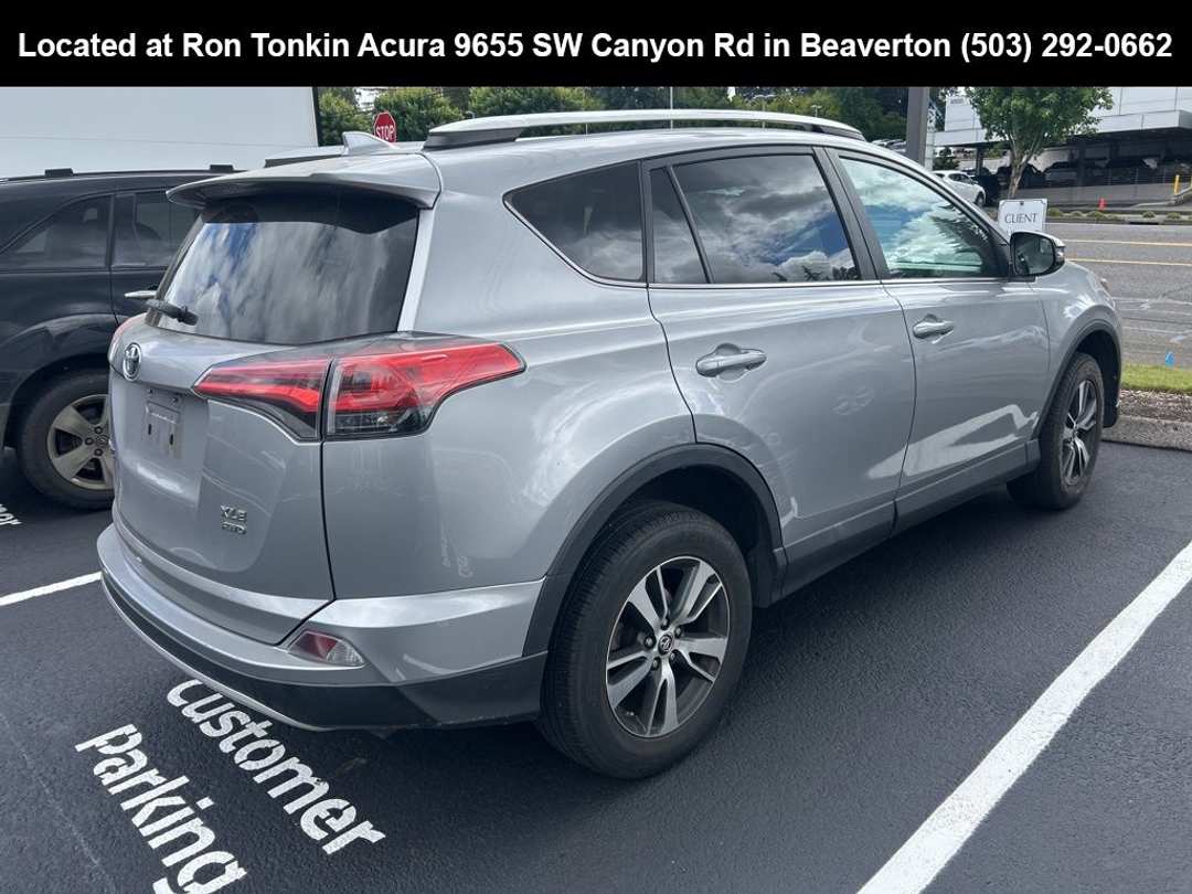 2016 Toyota Rav4 XLE - Image 3