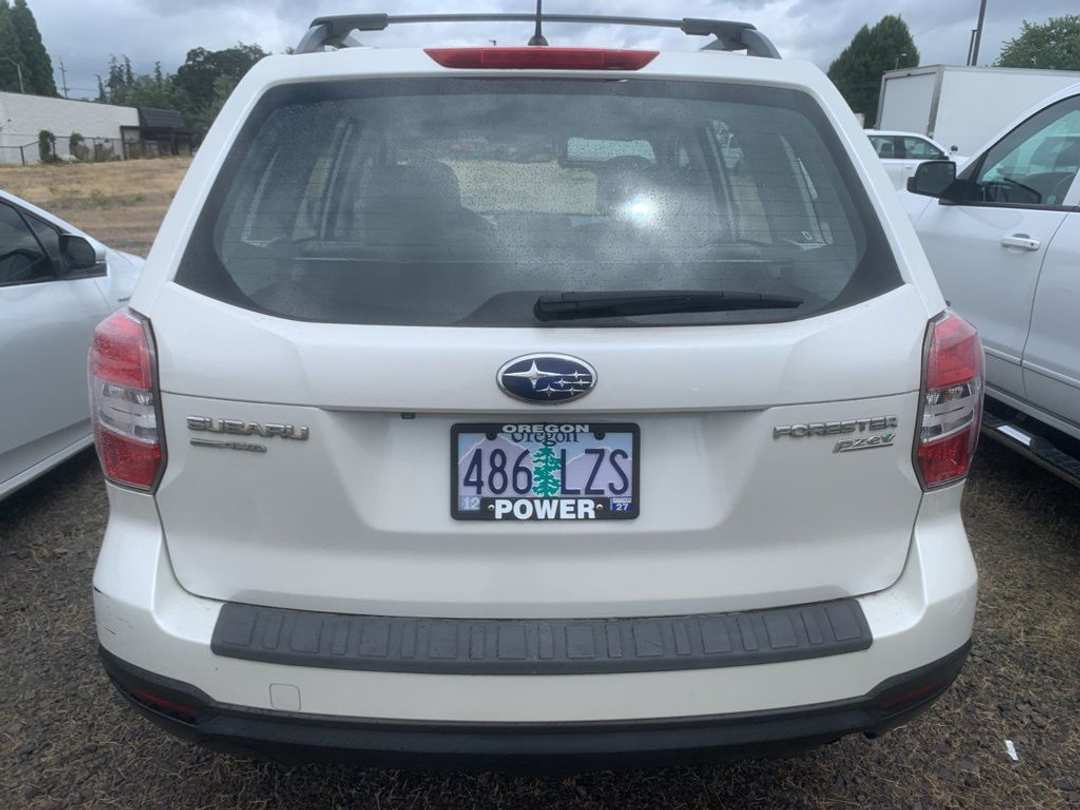 2015 Subaru Forester 2.5i - Image 3