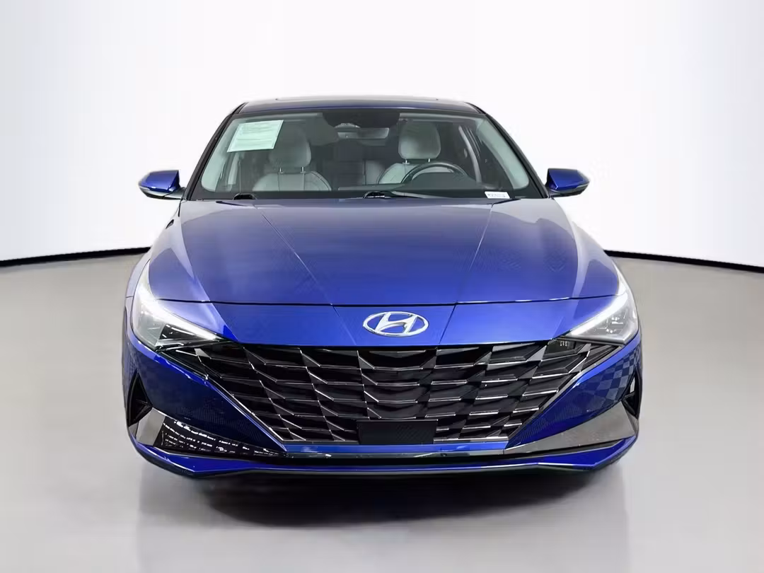 2023 Hyundai Elantra Limited - Image 2