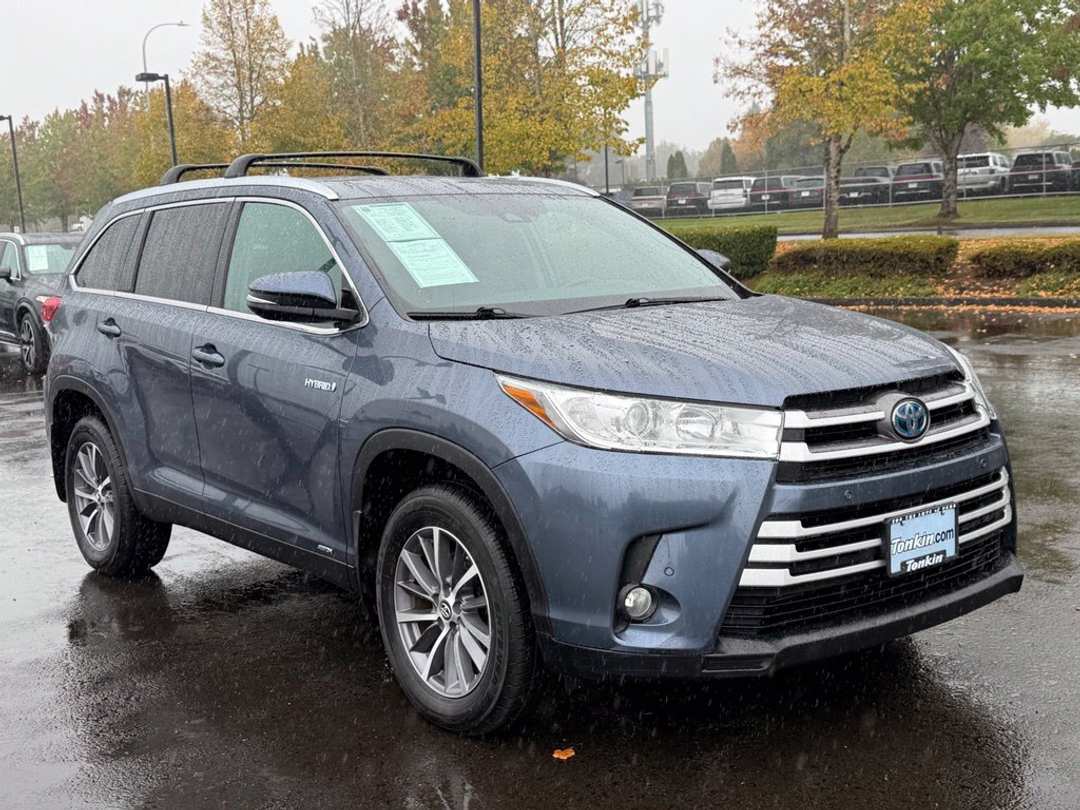 2019 Toyota Highlander Hybrid XLE - Image 2