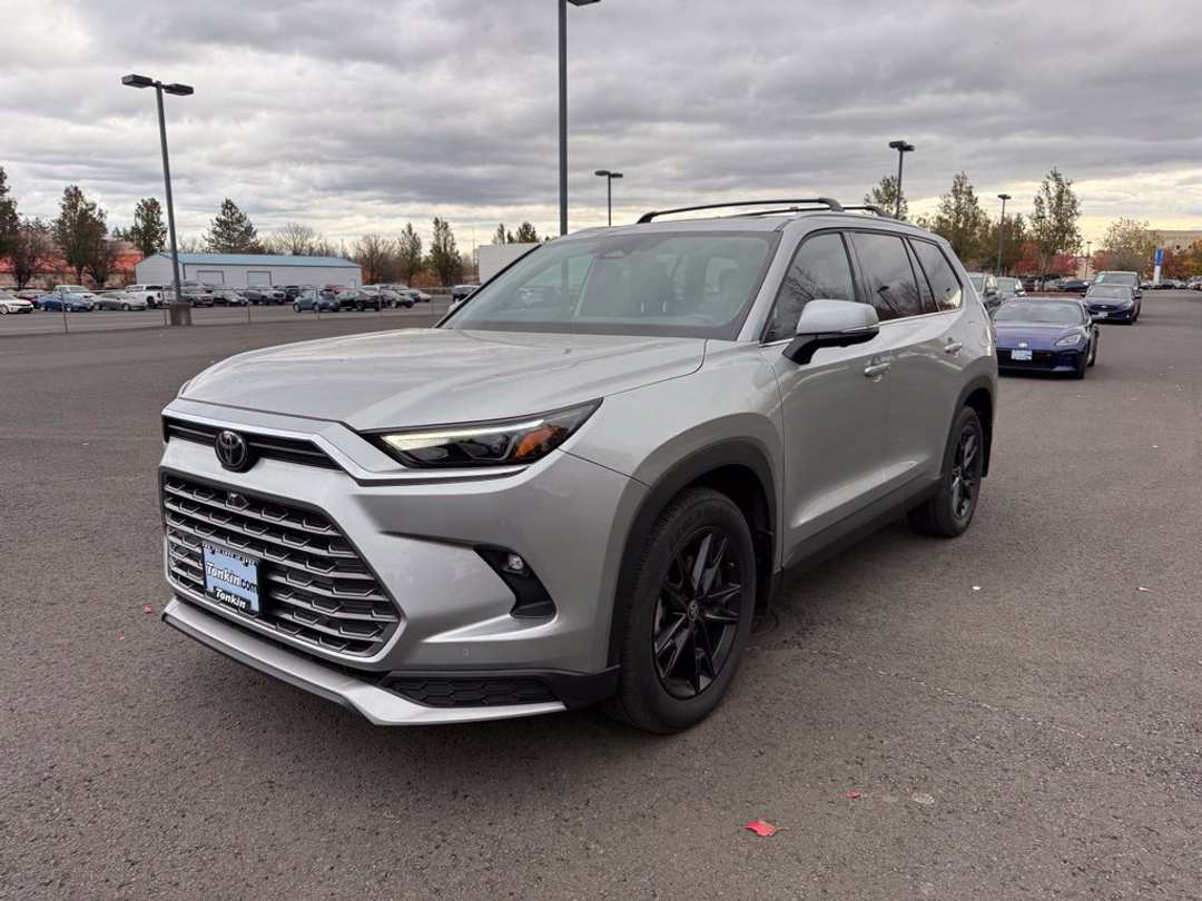 2024 Toyota Grand Highlander Hybrid MAX Platinum - Image 3