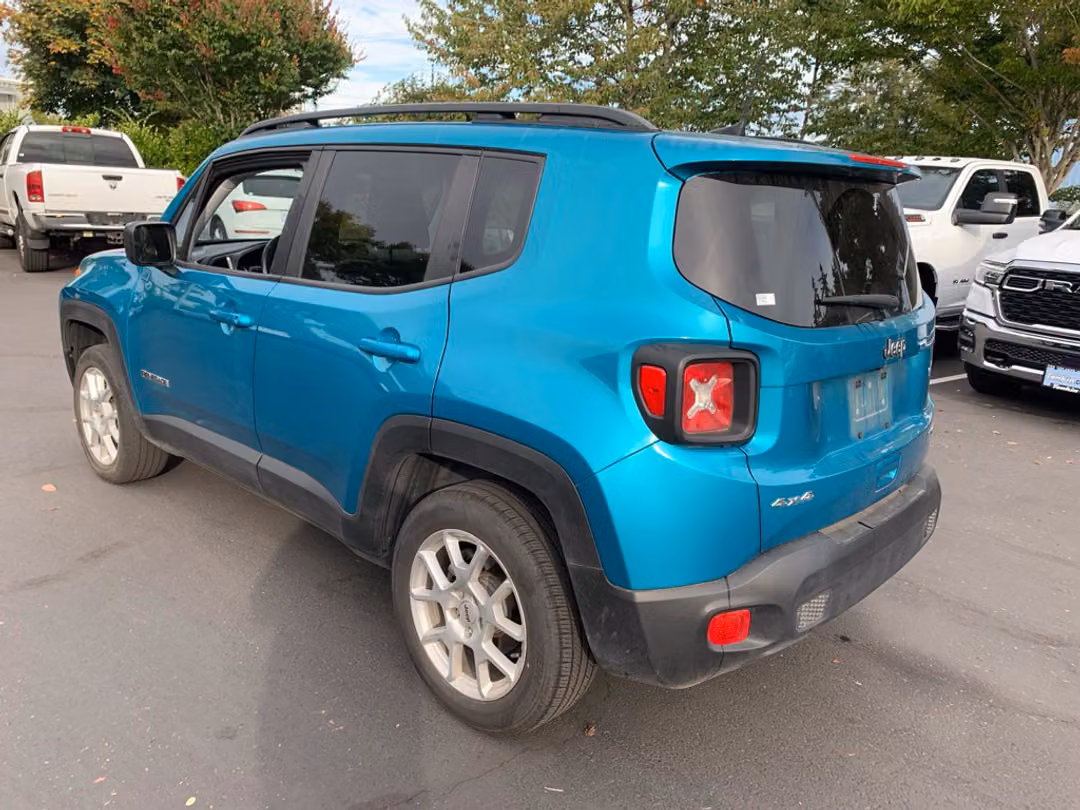 2022 Jeep Renegade Latitude - Image 2