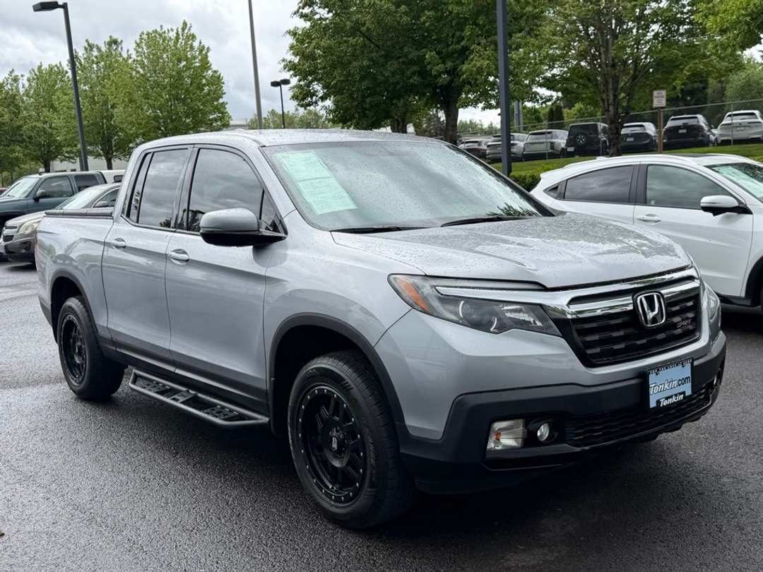 2019 Honda Ridgeline Sport - Image 2