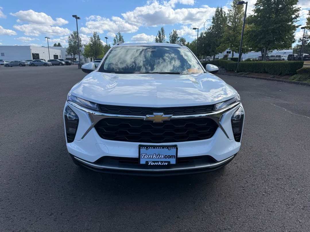 2025 Chevrolet Trax LT - Image 2