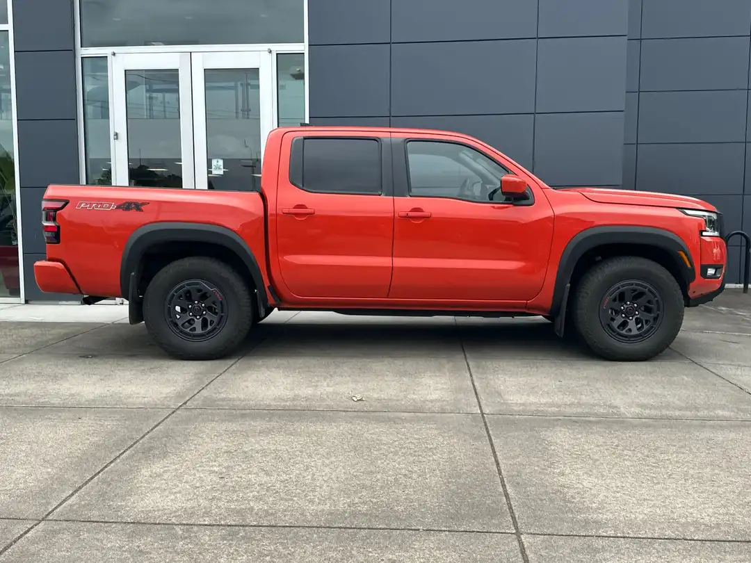 2025 Nissan Frontier PRO4X - Image 3