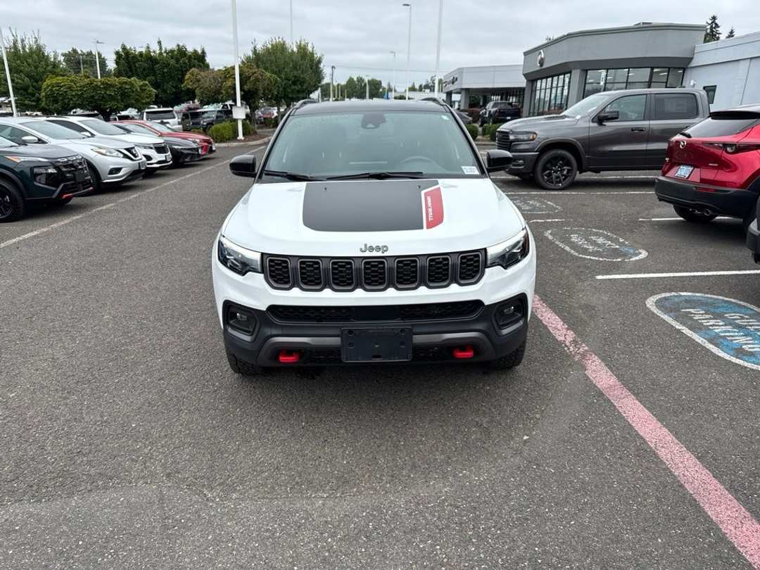 2024 Jeep Compass Trailhawk - Image 2