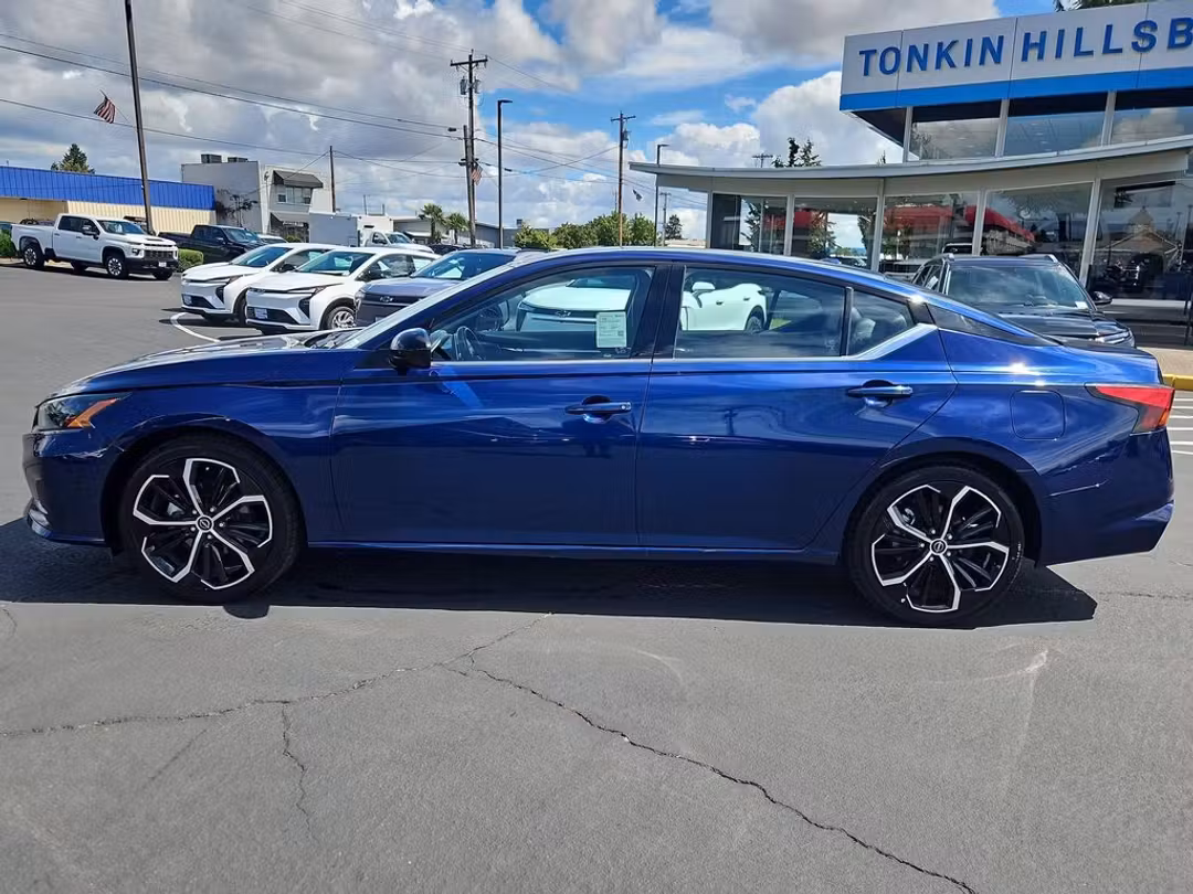 2024 Nissan Altima 2.5 SR - Image 3