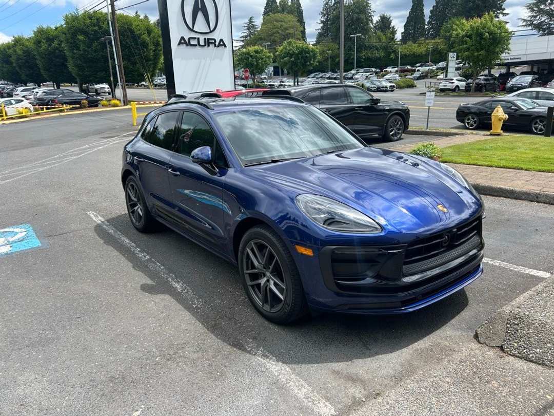 2025 Porsche Macan T - Image 2