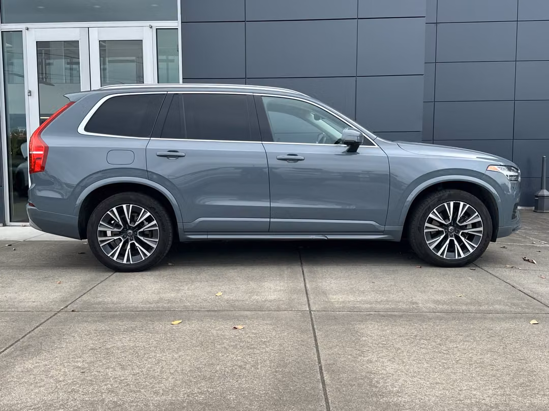 2022 Volvo Xc90 T5 Momentum - Image 2