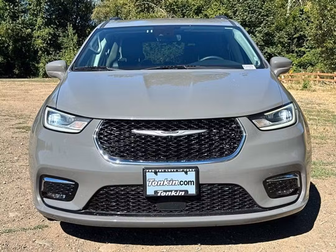 2022 Chrysler Pacifica Touring L - Image 3