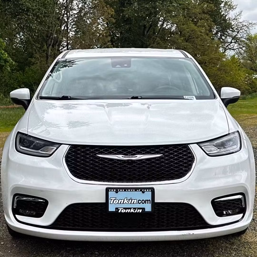 2023 Chrysler Pacifica Touring L - Image 3