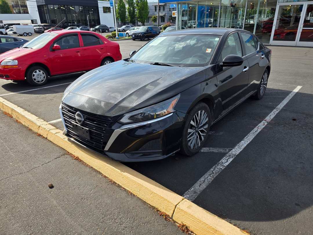 2023 Nissan Altima 2.5 SV - Image 2