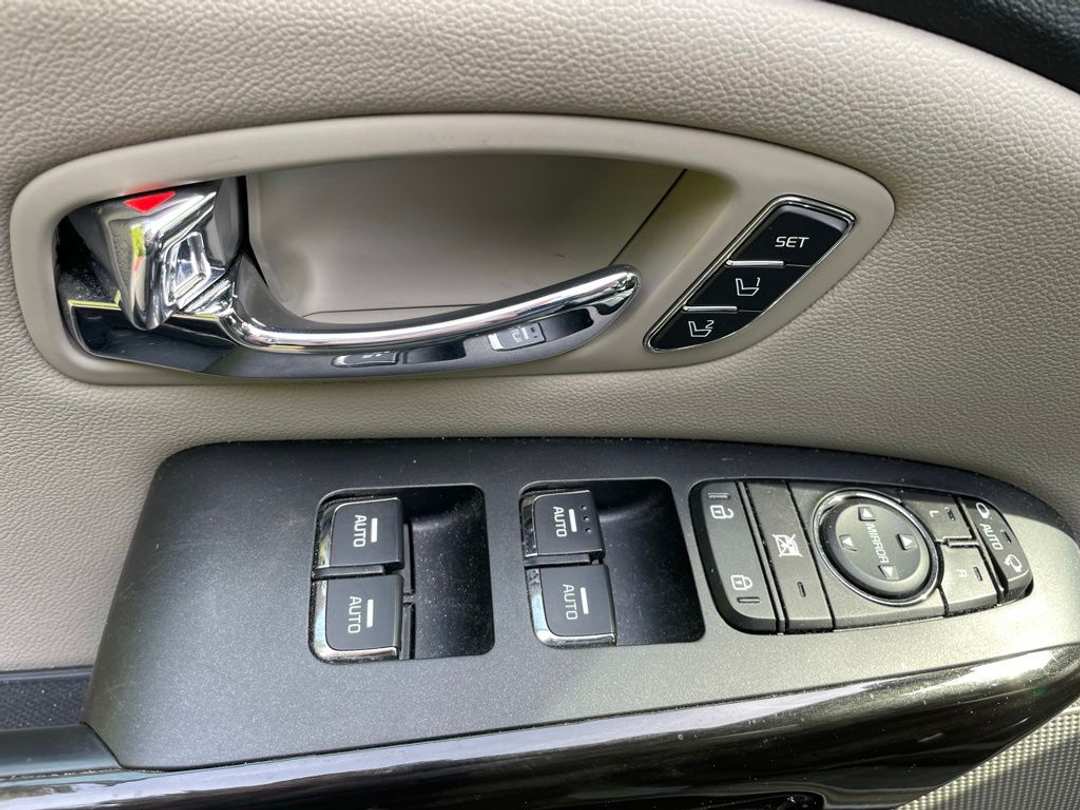 2021 Kia Sedona SX - Image 3