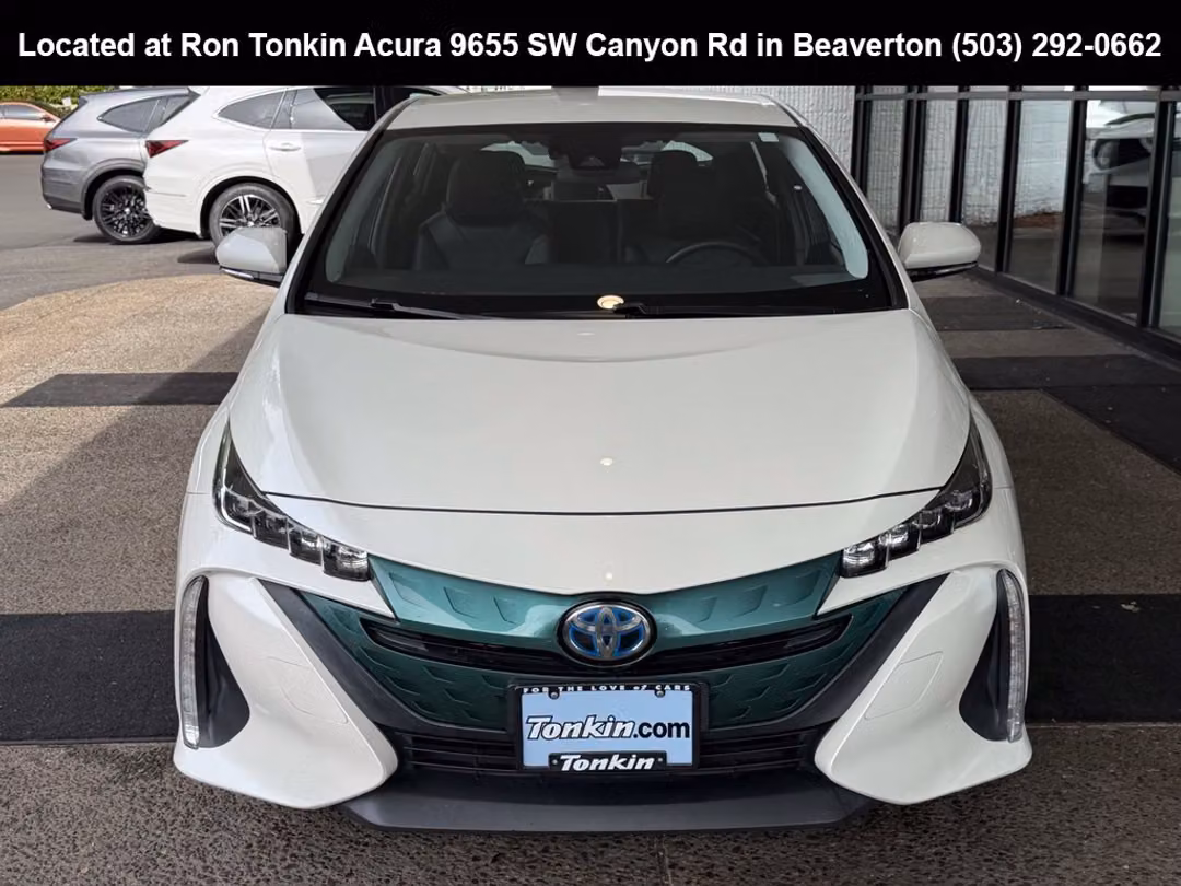 2017 Toyota Prius Prime Premium - Image 3