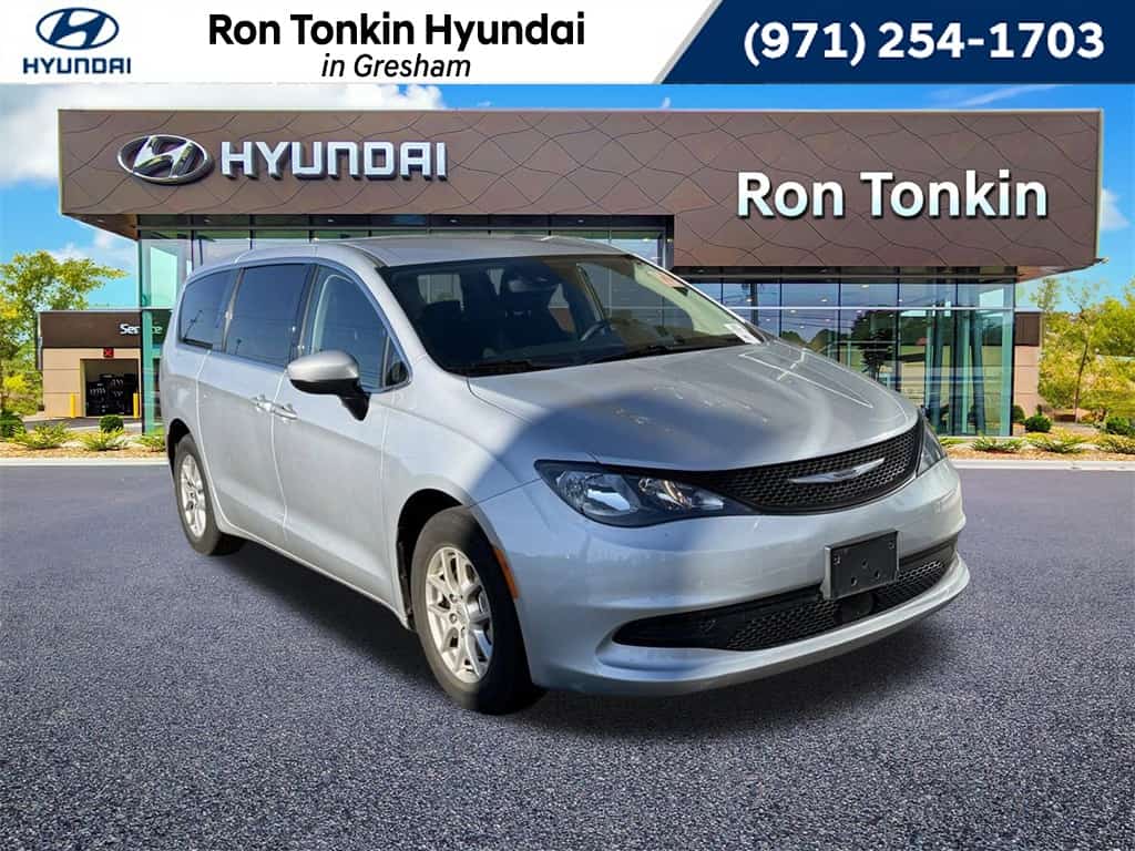 2023 Chrysler Voyager LX