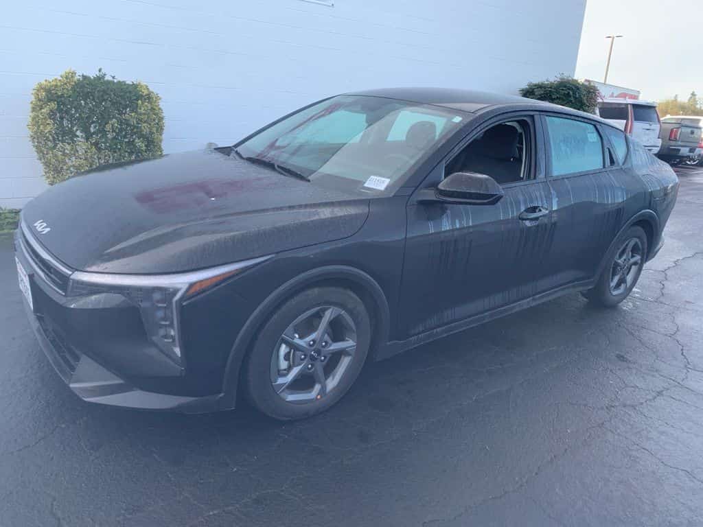 2025 Kia K4 LXS - Image 1